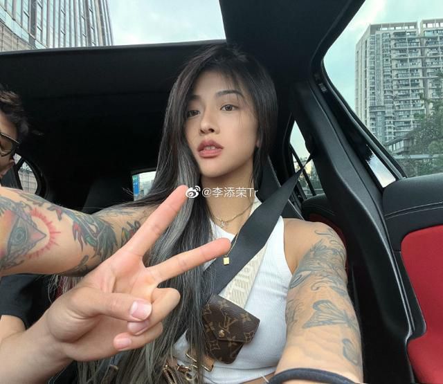 美女扒开胸罩免费视频网